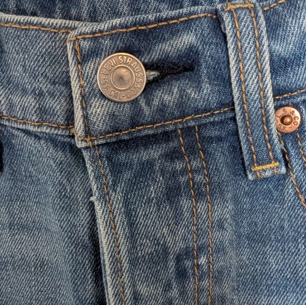 Frayed Hem Levis - Picture 2 of 8